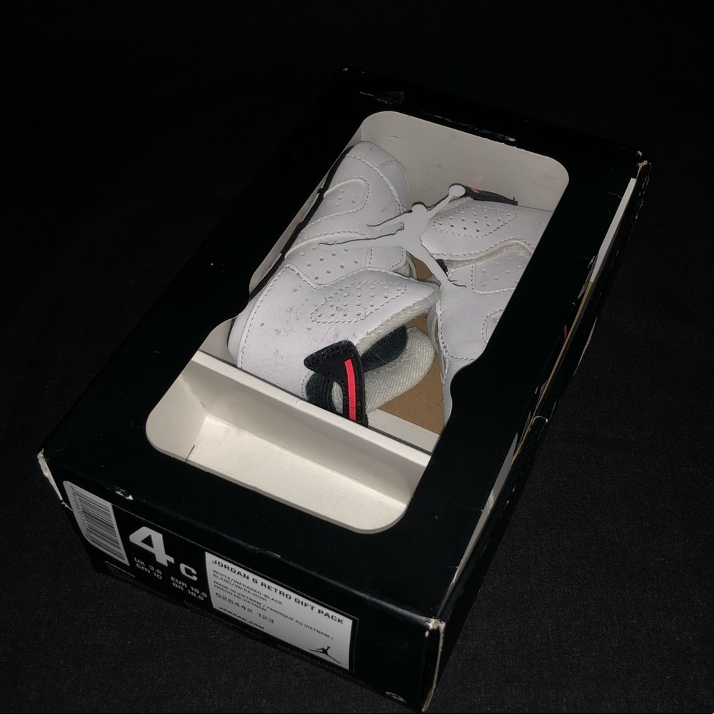 Jordan 6 Retro Gift Pack-No Gift